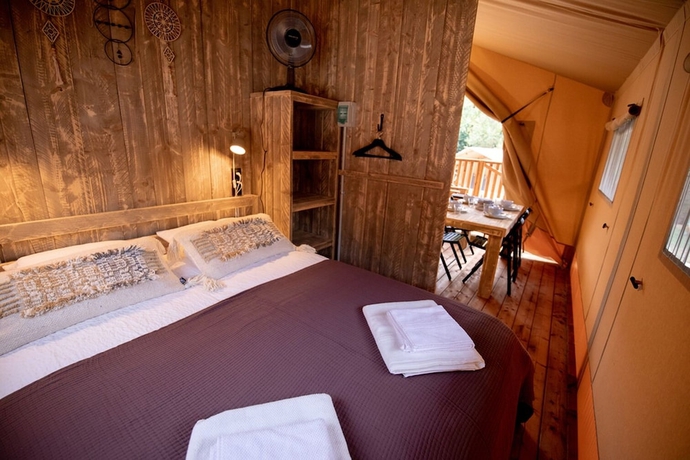 Imagen de la habitación del Hotel Glamping Can Bora Lodges. Foto 2