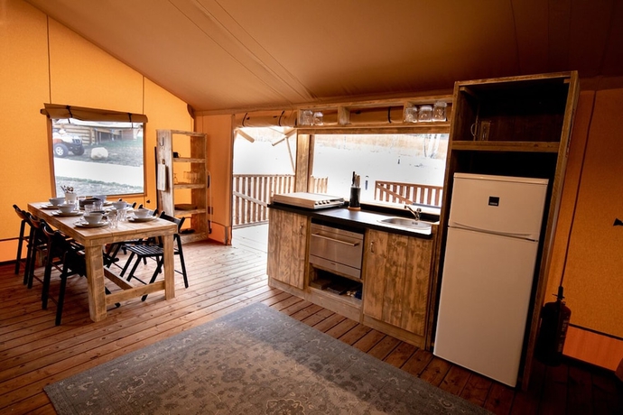 Imagen de la habitación del Hotel Glamping Can Bora Lodges. Foto 5