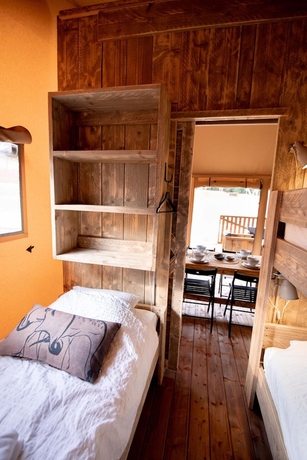 Imagen de la habitación del Hotel Glamping Can Bora Lodges. Foto 6