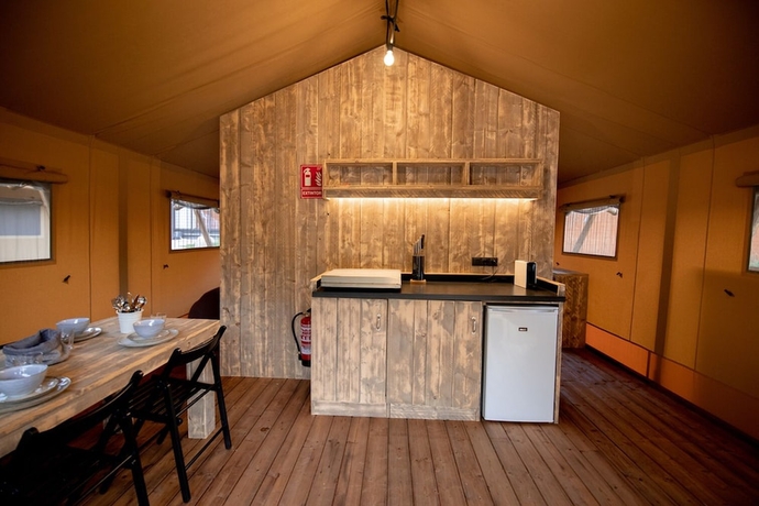Imagen de la habitación del Hotel Glamping Can Bora Lodges. Foto 14