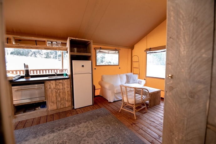 Imagen de la habitación del Hotel Glamping Can Bora Lodges. Foto 15