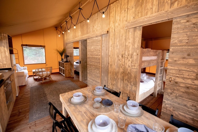 Imagen de la habitación del Hotel Glamping Can Bora Lodges. Foto 16