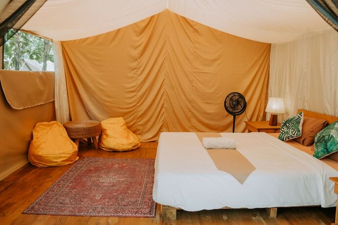 Imagen general del Hotel Glamping tent near the waterfall. Foto 12