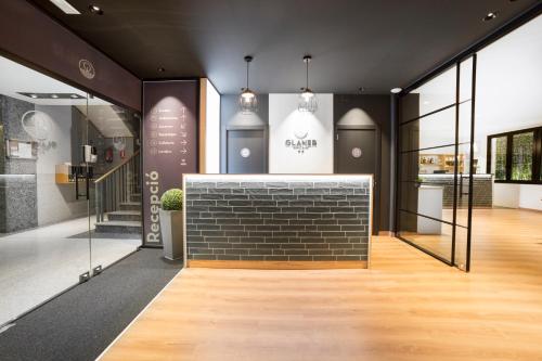 Imagen de los interiores del Hotel Glaner Café. Foto 9