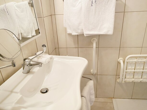 Imagen de la habitación del Hotel Glarentza. Foto 11