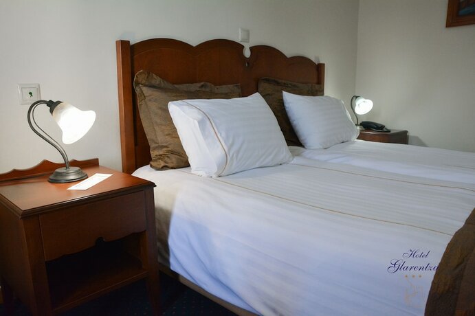 Imagen de la habitación del Hotel Glarentza. Foto 12