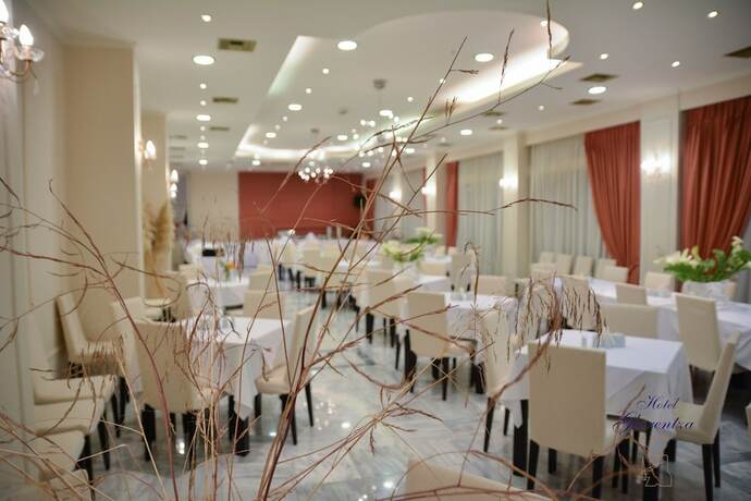 Imagen general del Hotel Glarentza. Foto 4