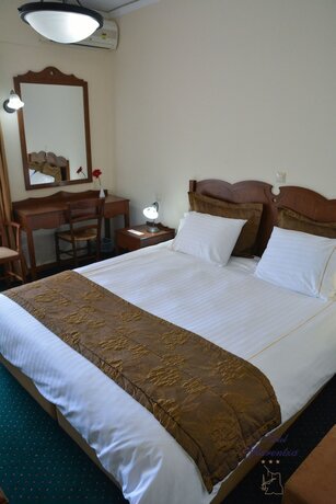 Imagen de la habitación del Hotel Glarentza. Foto 16