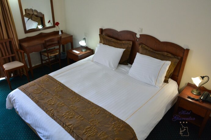 Imagen de la habitación del Hotel Glarentza. Foto 17