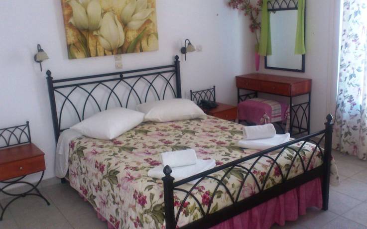 Imagen de la habitación del Hotel Glaronisia. Foto 3