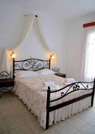 Imagen de la habitación del Hotel Glaronisia. Foto 8