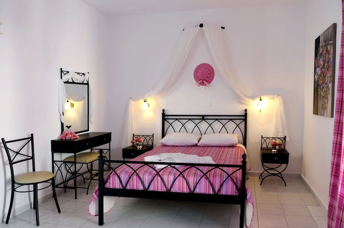 Imagen de la habitación del Hotel Glaronisia. Foto 9