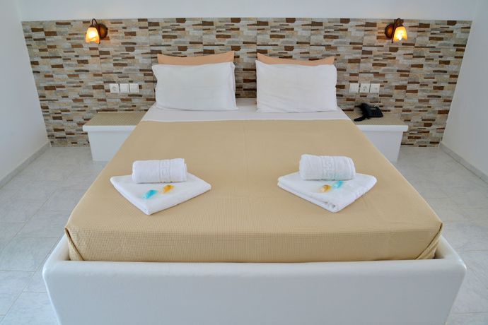 Imagen de la habitación del Hotel Glaronisia. Foto 10