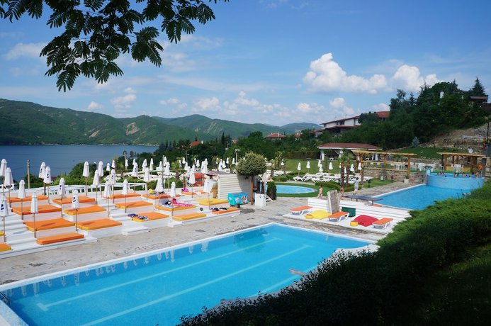 Imagen de la piscina del Hotel Glavatarski Han hotel. Foto 18