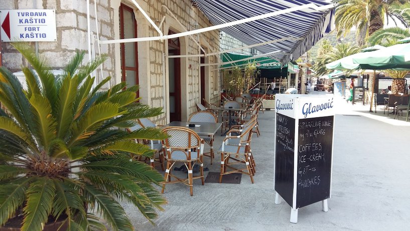 Imagen del bar/restaurante del Hotel Glavović. Foto 3