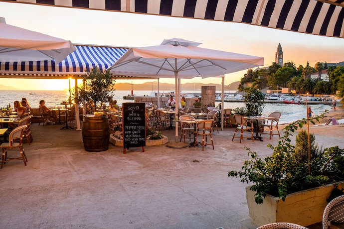 Imagen del bar/restaurante del Hotel Glavović. Foto 6