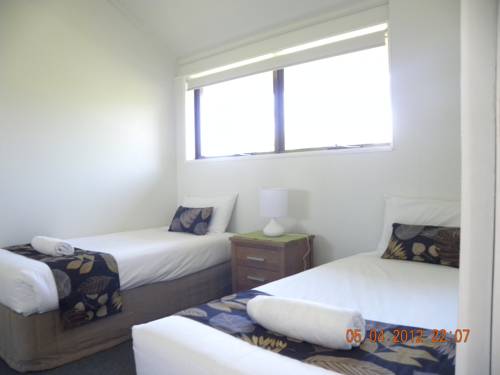 Imagen de la habitación del Hotel Glen Eden Beach Resort. Foto 2