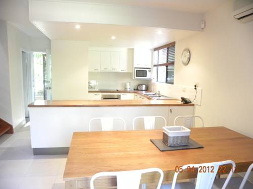 Imagen de la habitación del Hotel Glen Eden Beach Resort. Foto 3