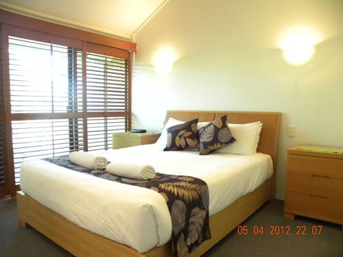 Imagen de la habitación del Hotel Glen Eden Beach Resort. Foto 5