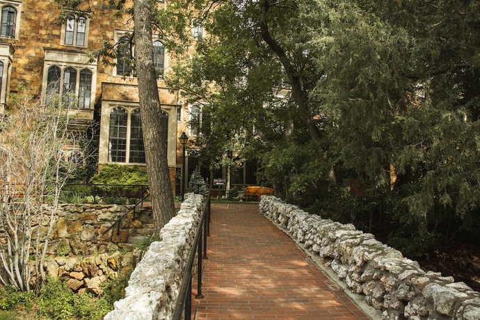 Imagen de los interiores del Hotel Glen Eyrie Castle and Conference Center A Ministry of the Navigators. Foto 14