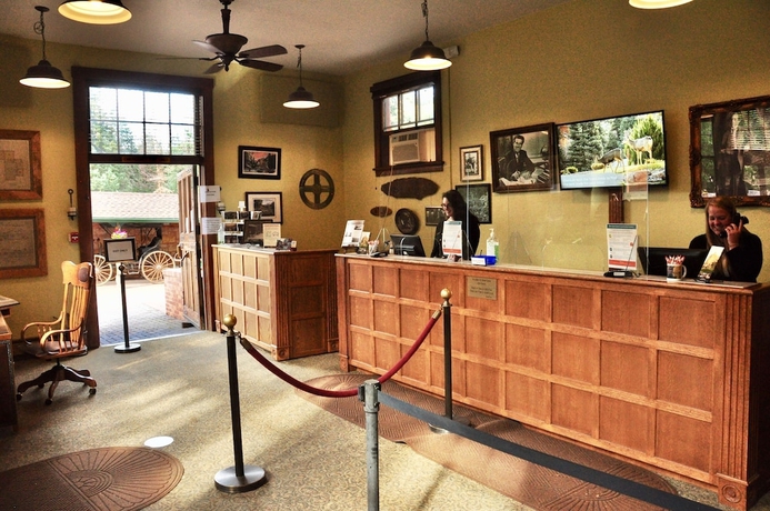 Imagen de los interiores del Hotel Glen Eyrie Castle and Conference Center A Ministry of the Navigators. Foto 16