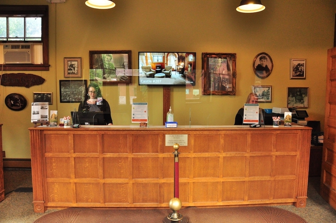 Imagen de los interiores del Hotel Glen Eyrie Castle and Conference Center A Ministry of the Navigators. Foto 18