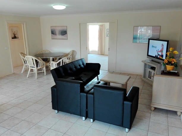 Imagen de los interiores del Hotel Glen Inn. Foto 16