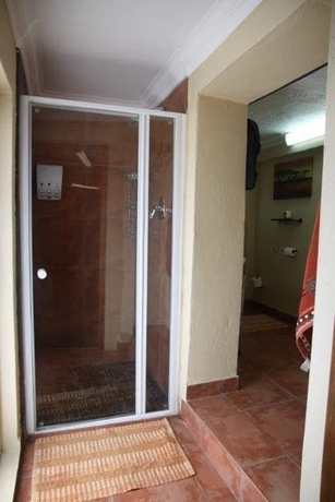 Imagen de la habitación del Hotel Glenda S Guest Suites. Foto 10