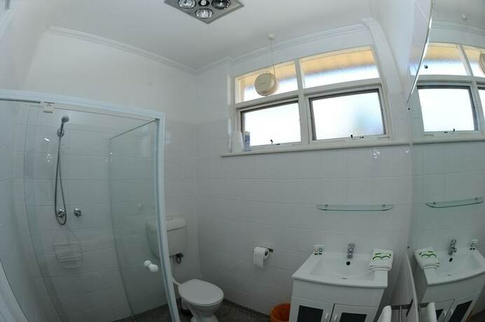 Imagen de los interiores del Hotel Glenelg Holiday Apartments-ellis. Foto 19