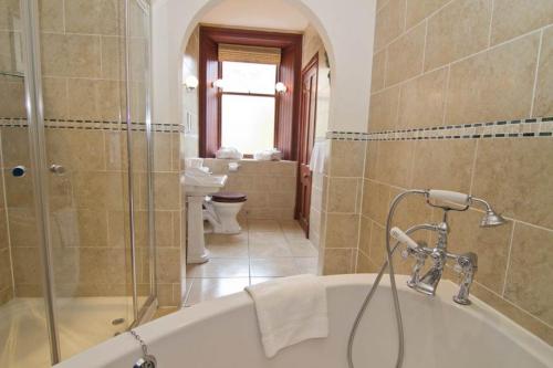 Imagen de la habitación del Hotel Glenfinnan House. Foto 13