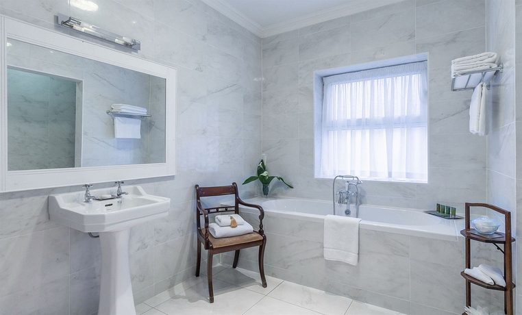 Imagen de la habitación del Hotel Glenlo Abbey. Foto 5