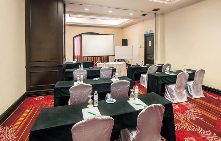 Imagen de los interiores del Hotel Glenmarie Hotel & Golf Resort. Foto 22