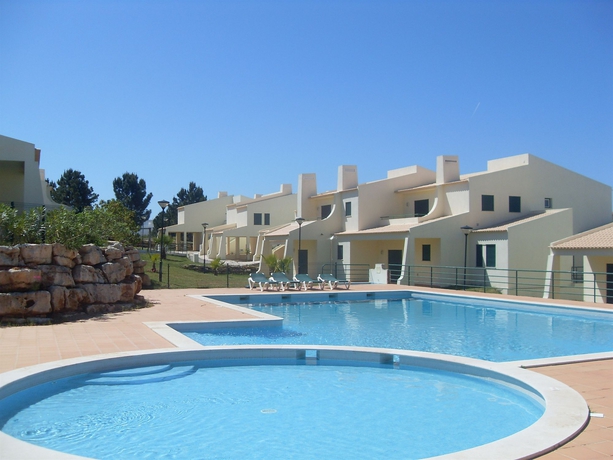 Imagen de la piscina del Hotel Glenridge Albufeira Beach and Golf Resort. Foto 16