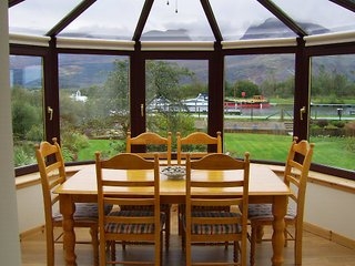 Imagen del bar/restaurante del Hotel Glenshian Bed and Breakfast. Foto 2