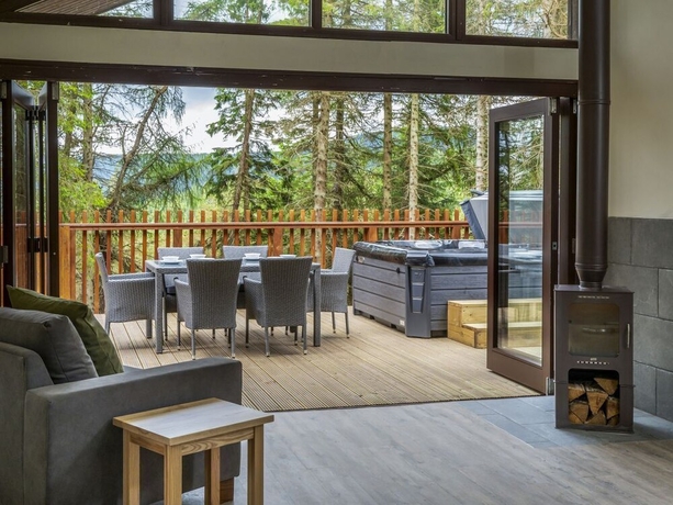 Imagen de los interiores del Hotel Glentress Forest Golden Oak. Foto 11