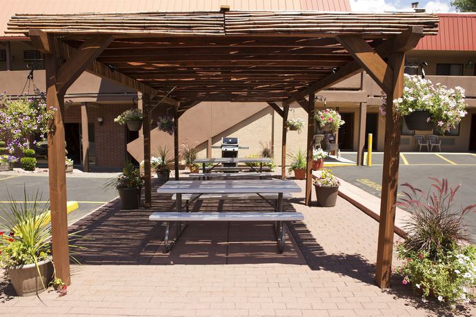 Imagen de los exteriores del Hotel Glenwood Springs Cedar Lodge. Foto 14