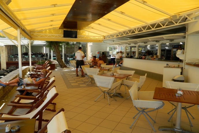 Imagen general del Hotel Glicorisa Beach. Foto 15