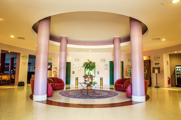 Imagen de los interiores del Hotel Glis. Foto 16