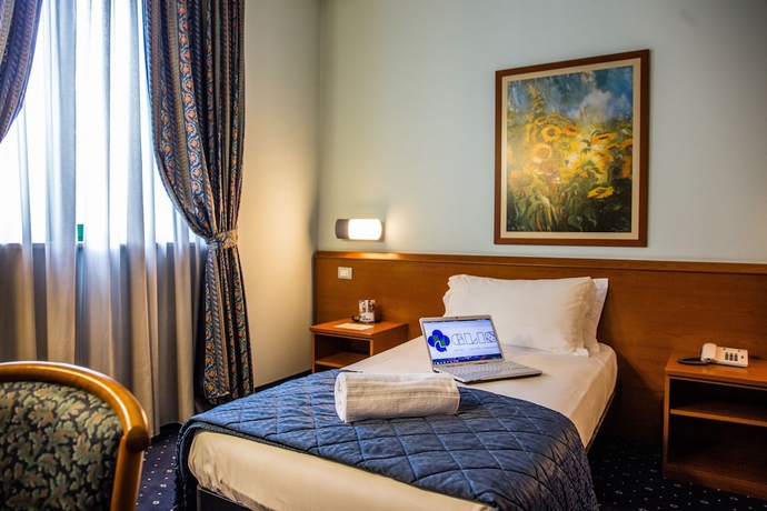 Imagen de la habitación del Hotel Glis. Foto 12