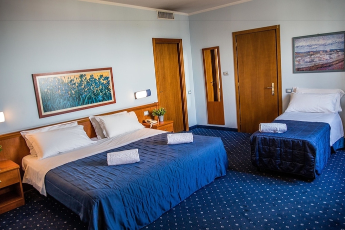 Imagen de la habitación del Hotel Glis. Foto 14