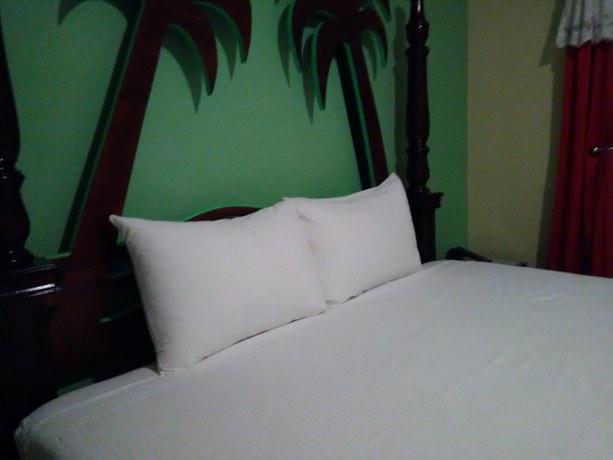 Imagen de la habitación del Hotel Glistening Waters. Foto 4