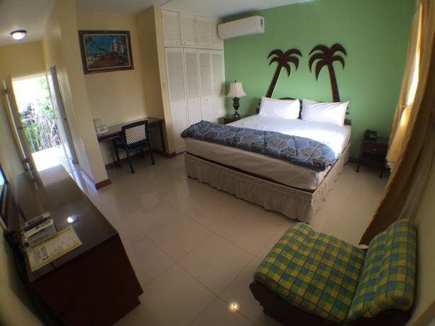 Imagen de la habitación del Hotel Glistening Waters. Foto 5