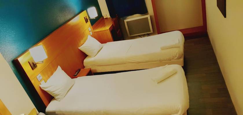 Imagen de la habitación del Hotel Glisy. Foto 8