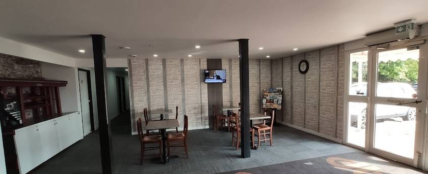 Imagen de los interiores del Hotel Glisy. Foto 18