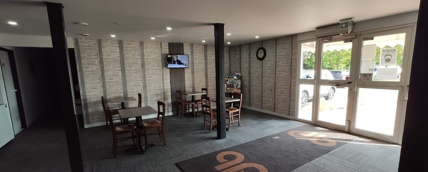 Imagen de los interiores del Hotel Glisy. Foto 19