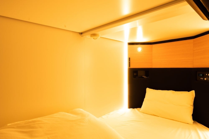 Imagen de la habitación del Hotel Global Cabin Yokohama Chukagai. Foto 5