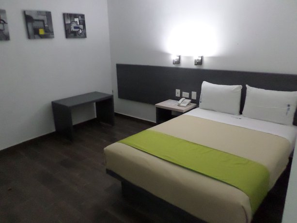 Imagen de la habitación del Hotel Global Express. Foto 14