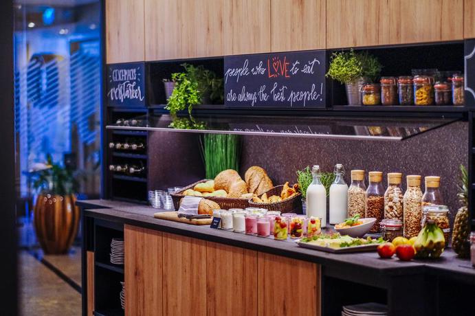 Imagen del bar/restaurante del Hotel Global Inn. Foto 2