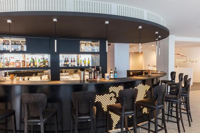 Imagen del bar/restaurante del Hotel Global Inn. Foto 3