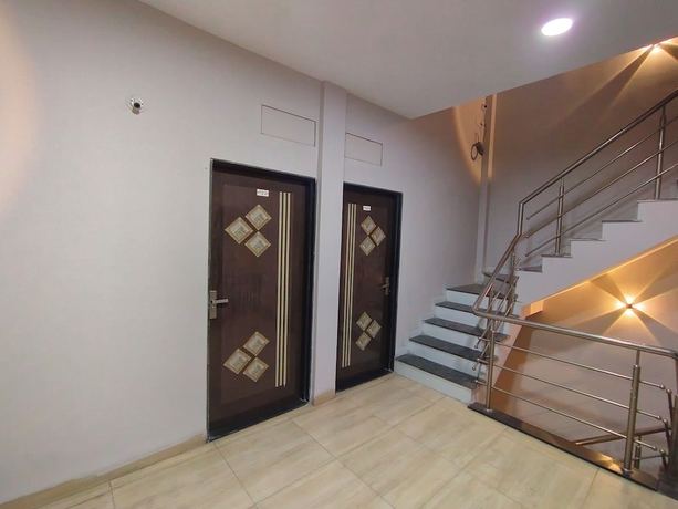 Imagen de los interiores del Hotel Global Inn, Indore. Foto 12